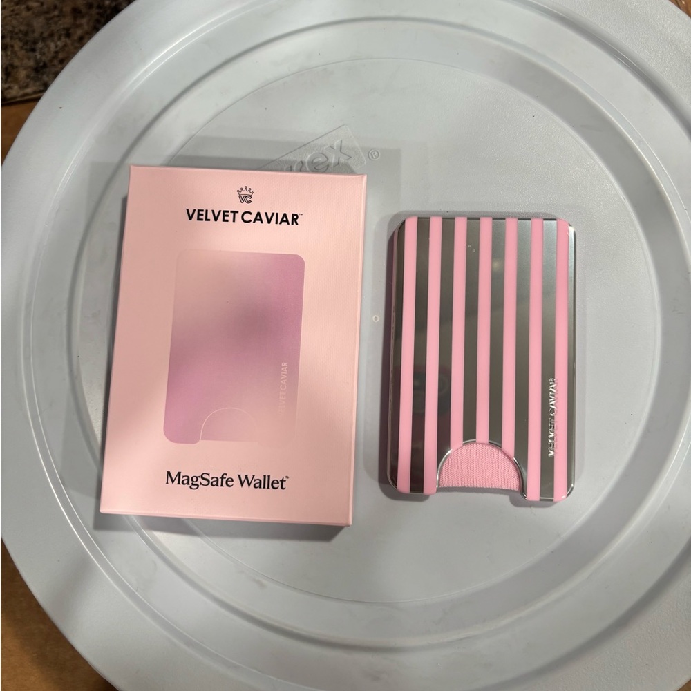Velvet Caviar - pink chrome stripes MagSafe wallet - Picture 6 of 7